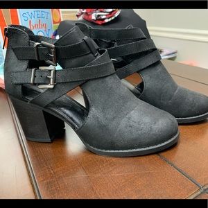 SODA Black Size 10 Booties